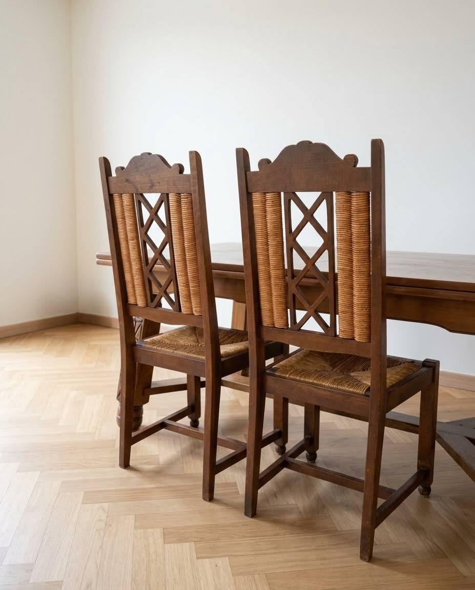 Dining table set with 6 chairs in cherry wood.