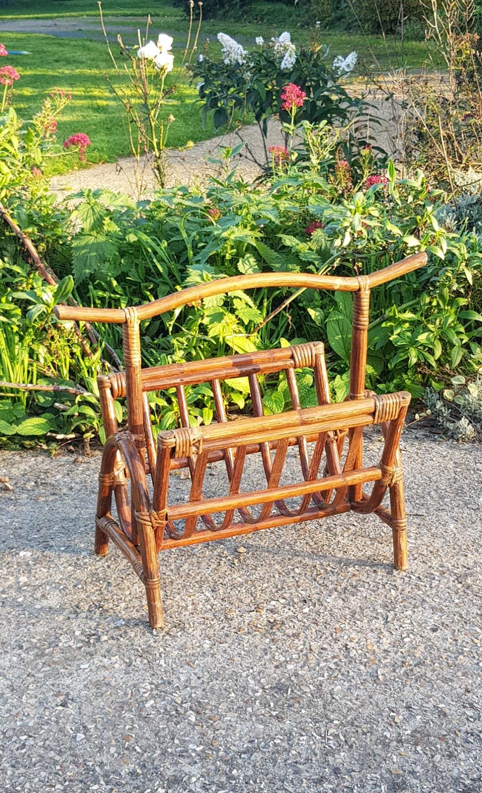Rattan magazine rack 70s