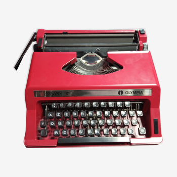 Typewriter Olympia Typing S Garnet Vintage