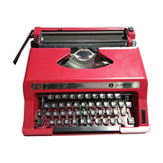 Typewriter Olympia Typing S Garnet Vintage