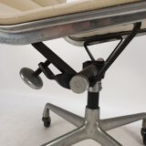Swivel armchair by Charles & Ray Eames for Herman Miller, 1960