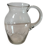 Pichet en verre ciselé