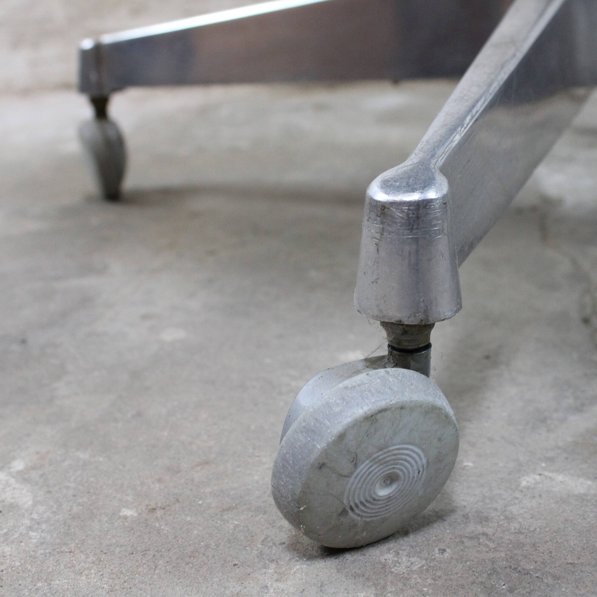 Office chair model "Conseil" by Pierre Guariche for Meurop