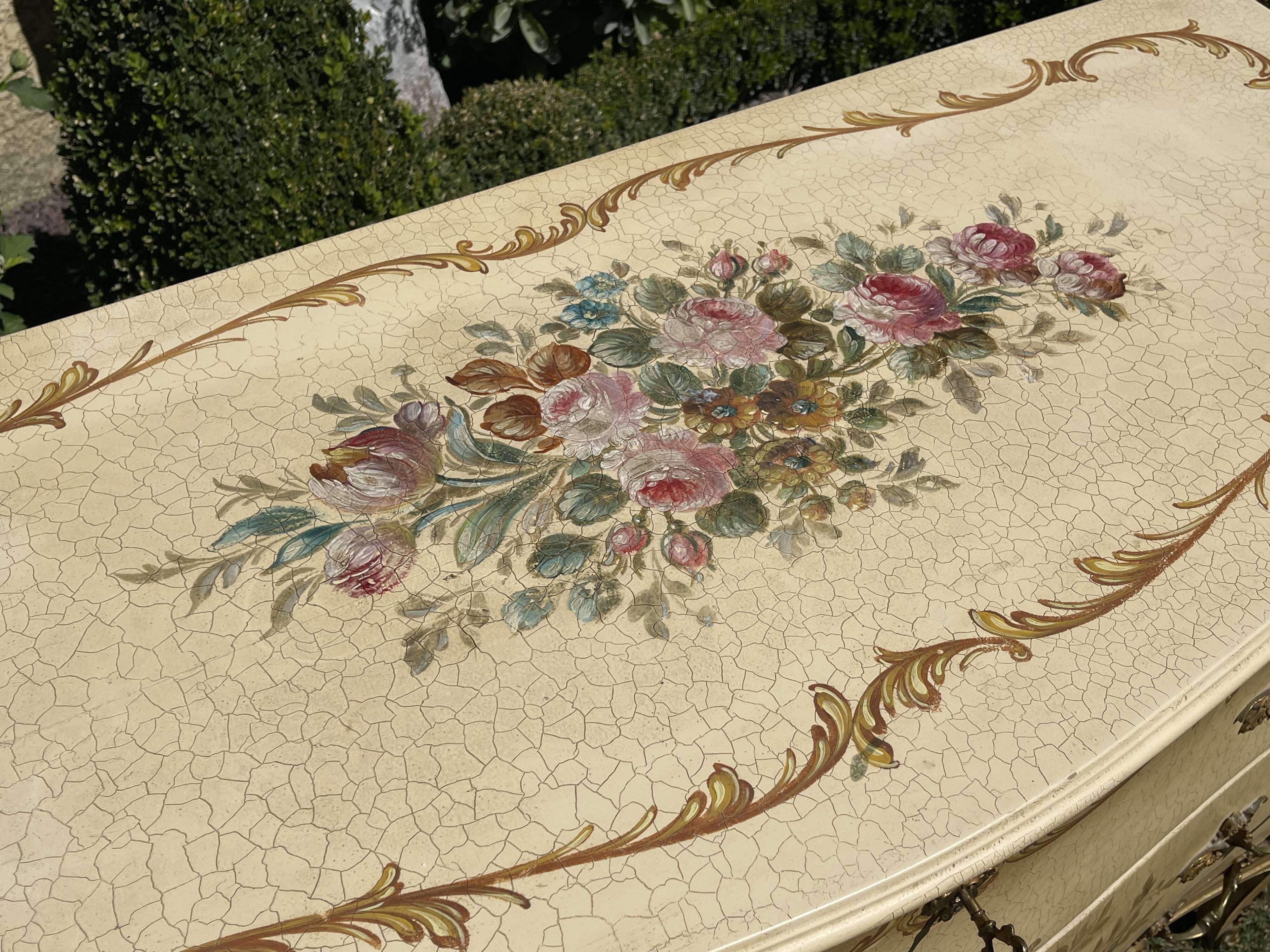 Commode laquée style Louis XV