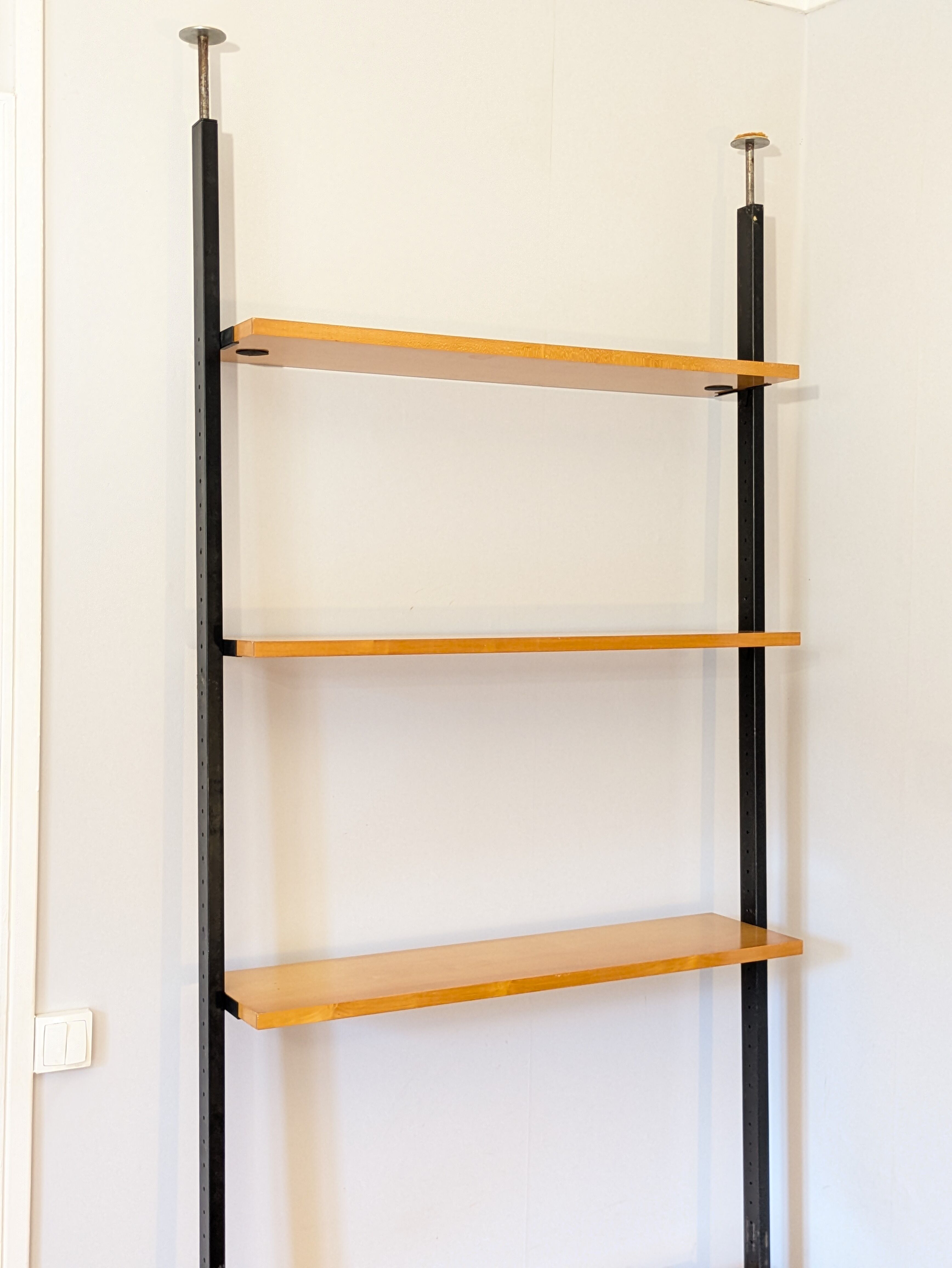 Étagère téléscopique modulable sol/plafond