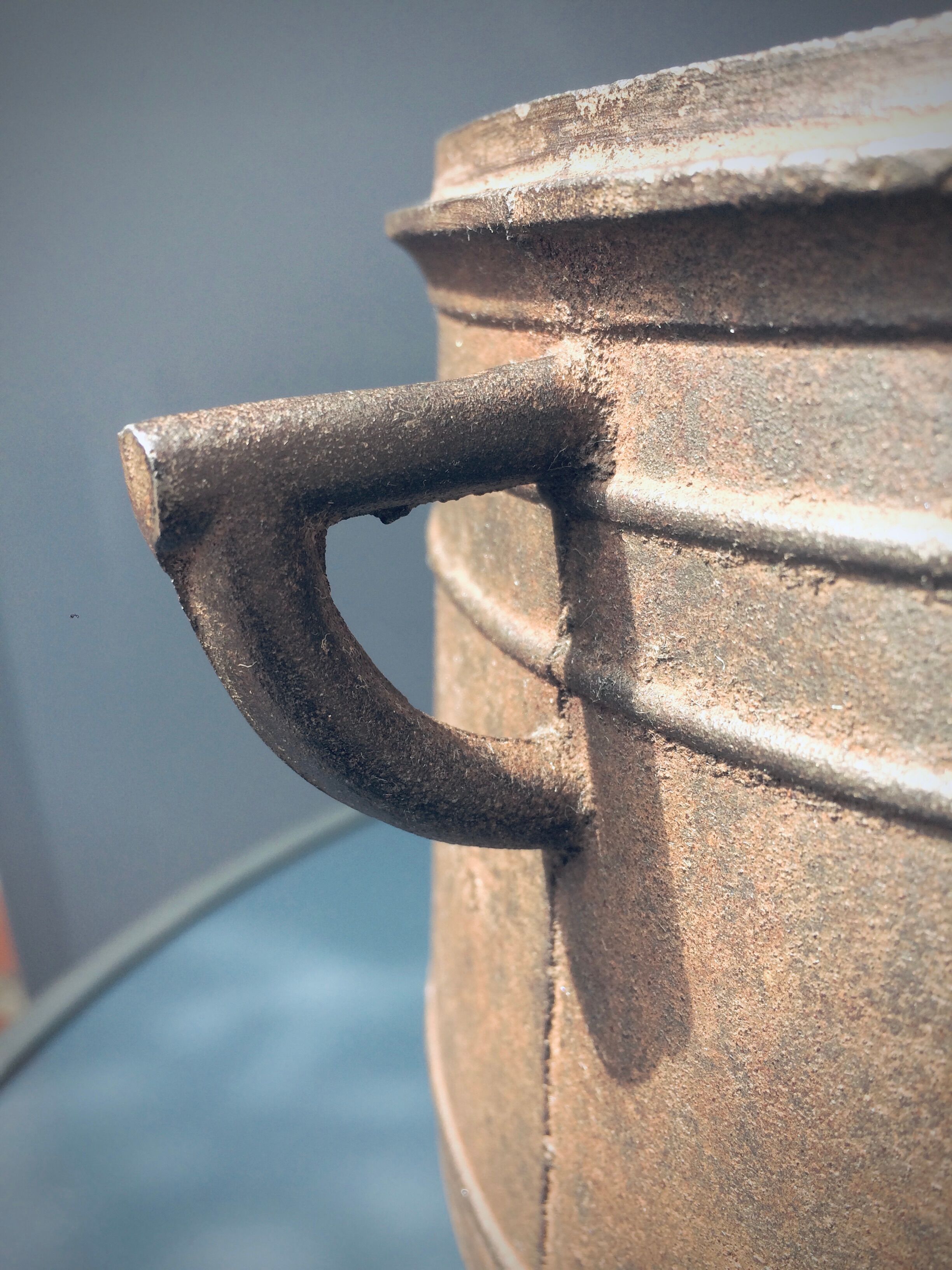 Cast-foot and cast-iron cauldron