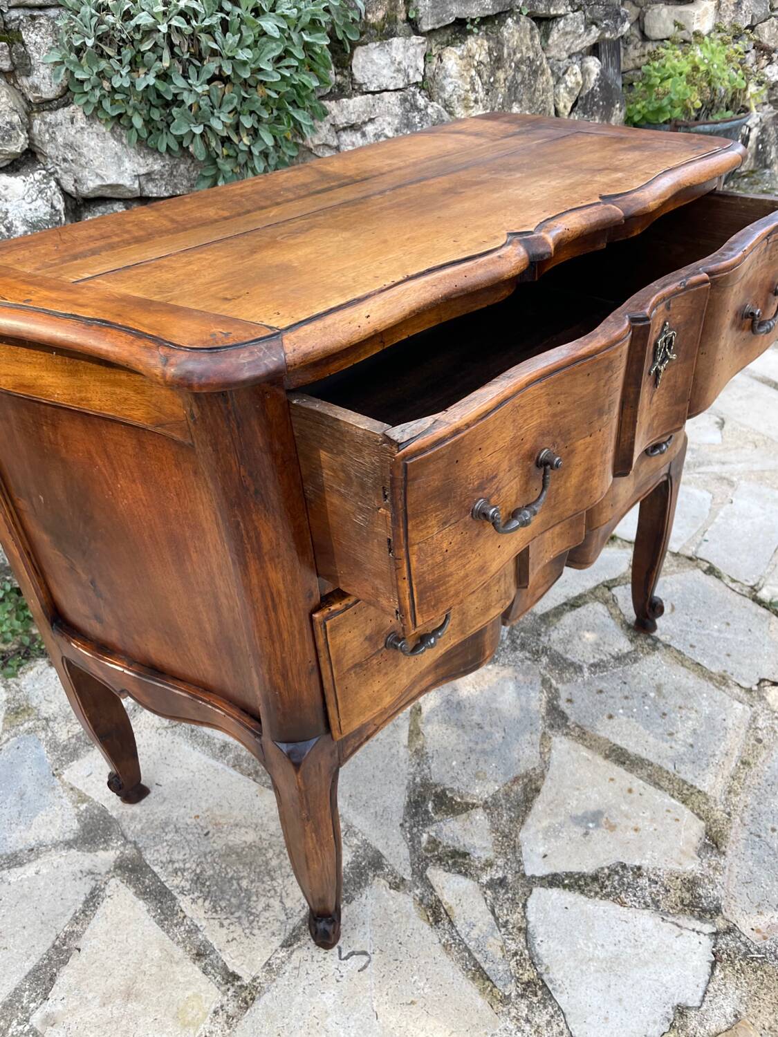 Petite commode en noyer d’époque louis xvi  18 eme siècle