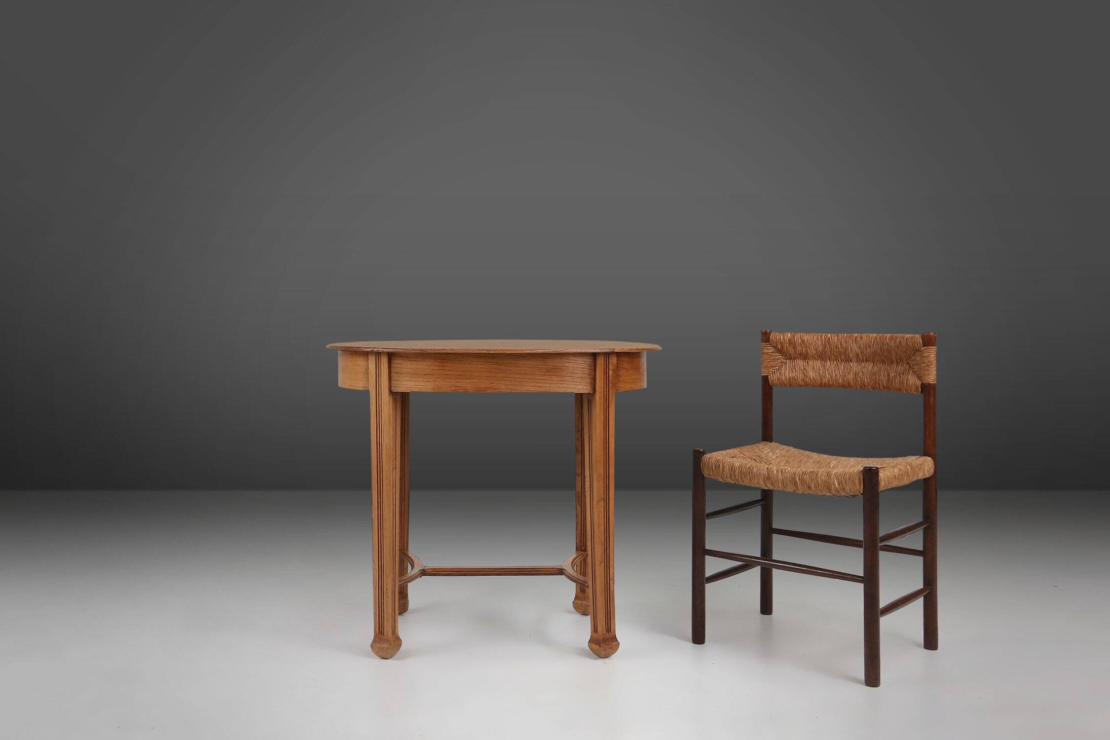 Timeless French Art Deco carved oval side table in oak, 1930s