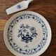 Serving dish with its shovel