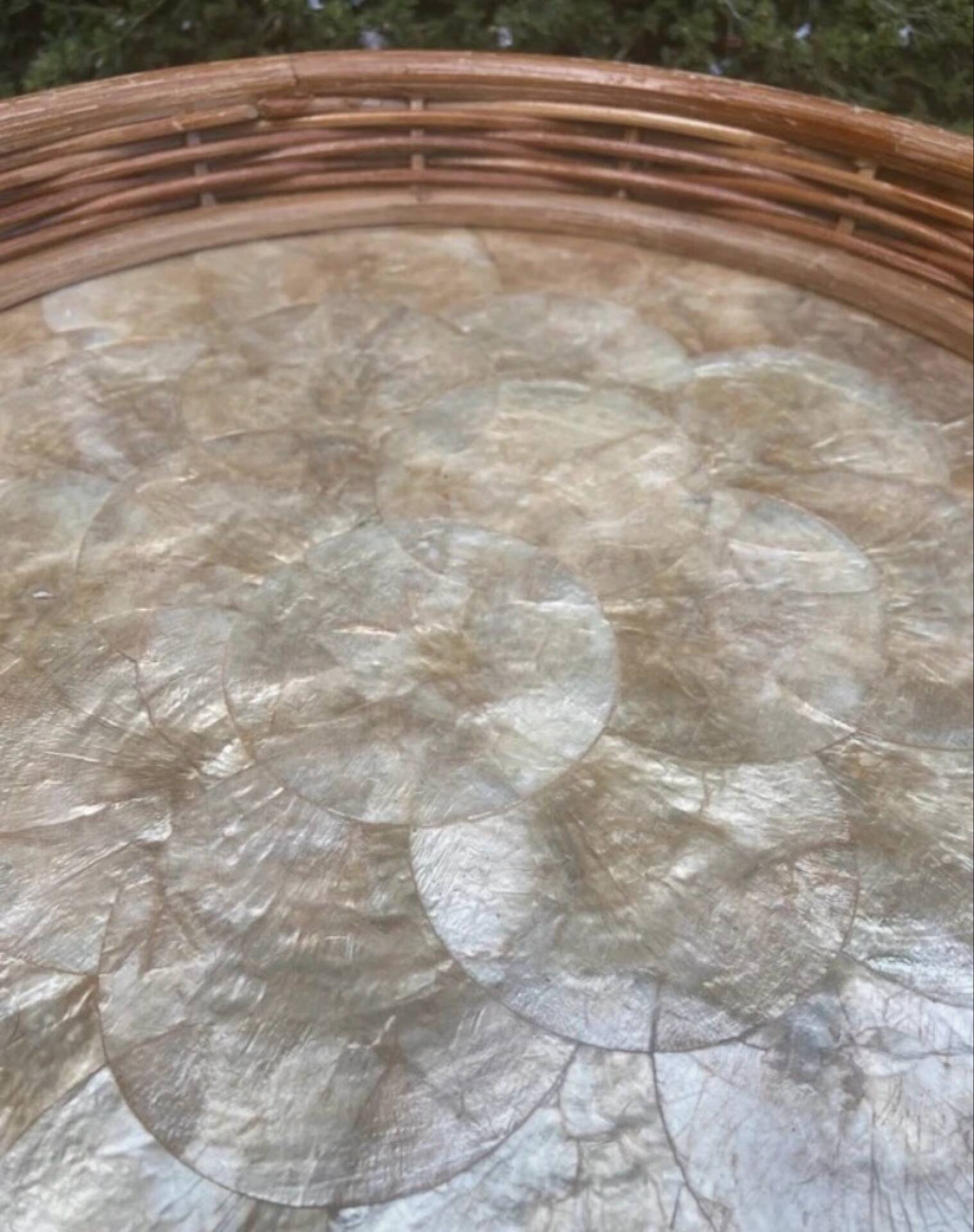 Mother-of-pearl plate