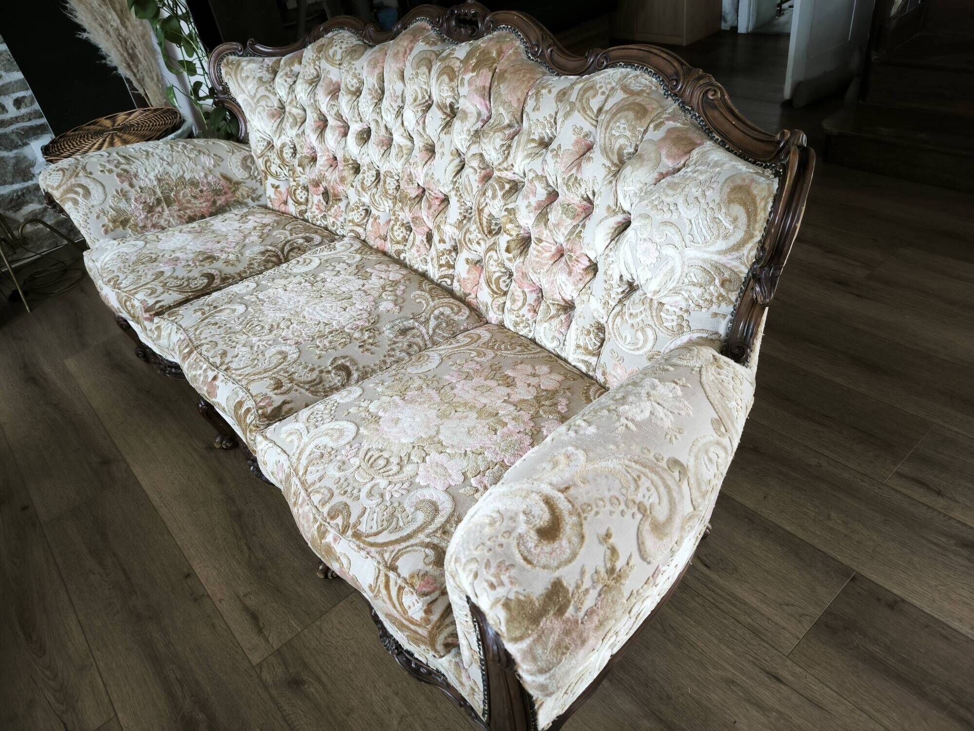 Canapé trois places et ses deux fauteuils style Louis XV rocaille