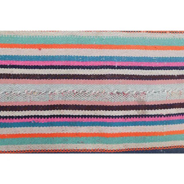 Tapis de couloir kilim turc vintage en laine et coton rose noué à la main