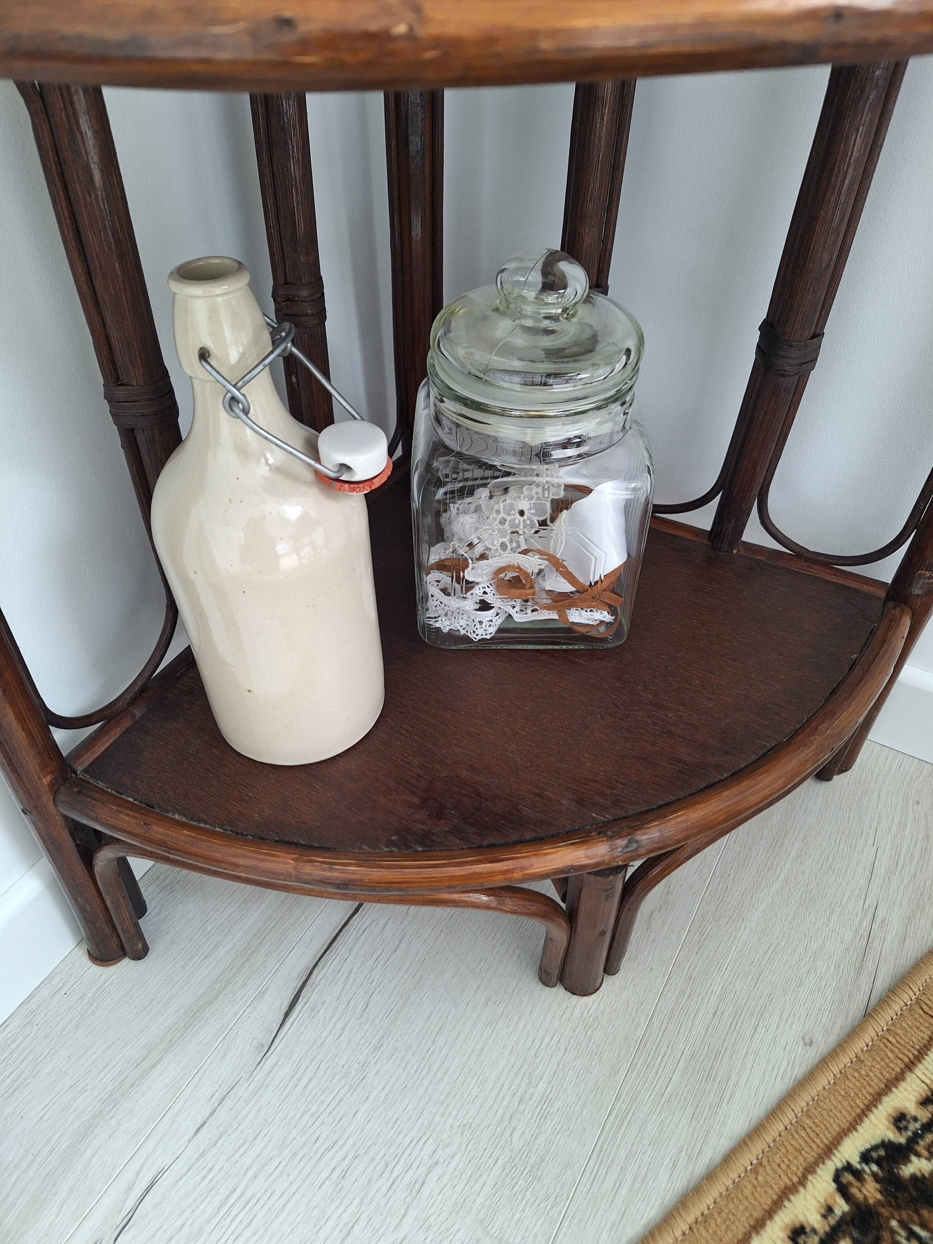 Etagère d'angle en rotin