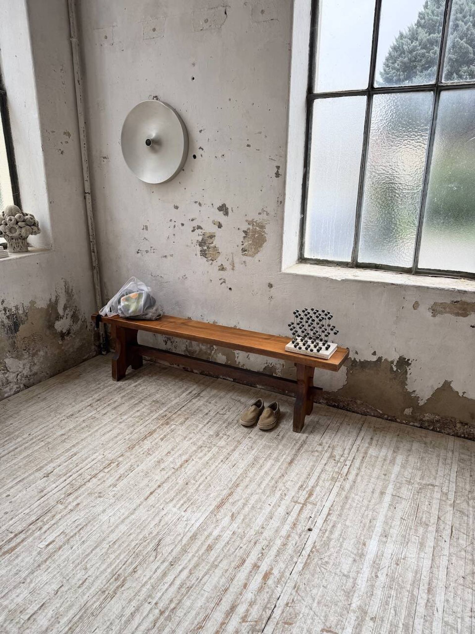 Paire de bancs noyer 1900