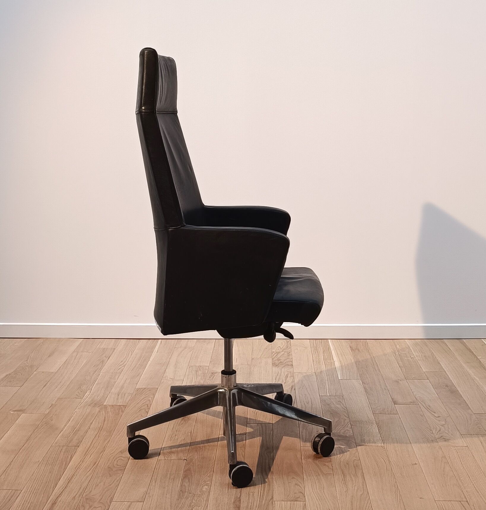 Vintage steering chair