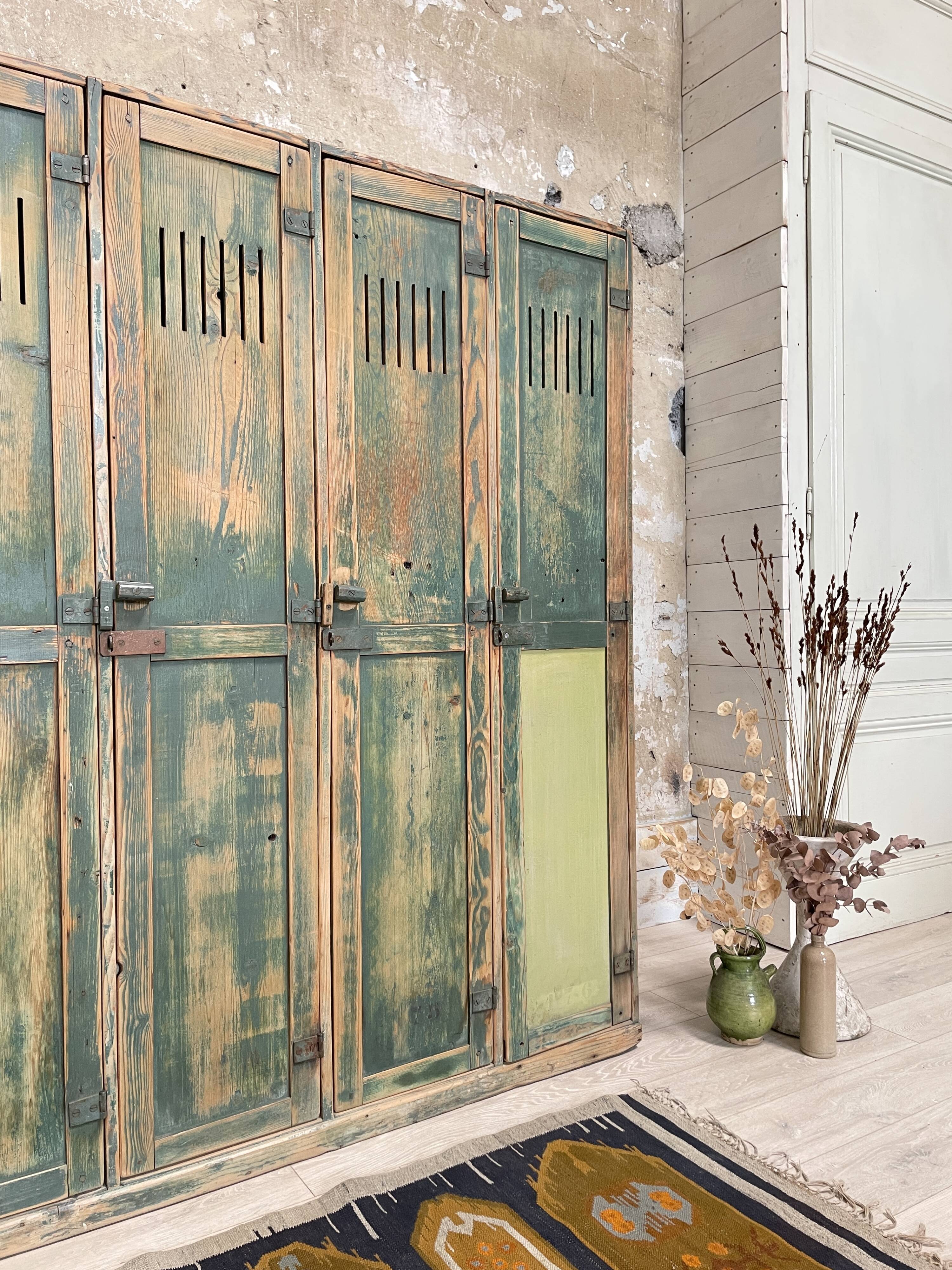 5-door cloakroom in patinated wood
