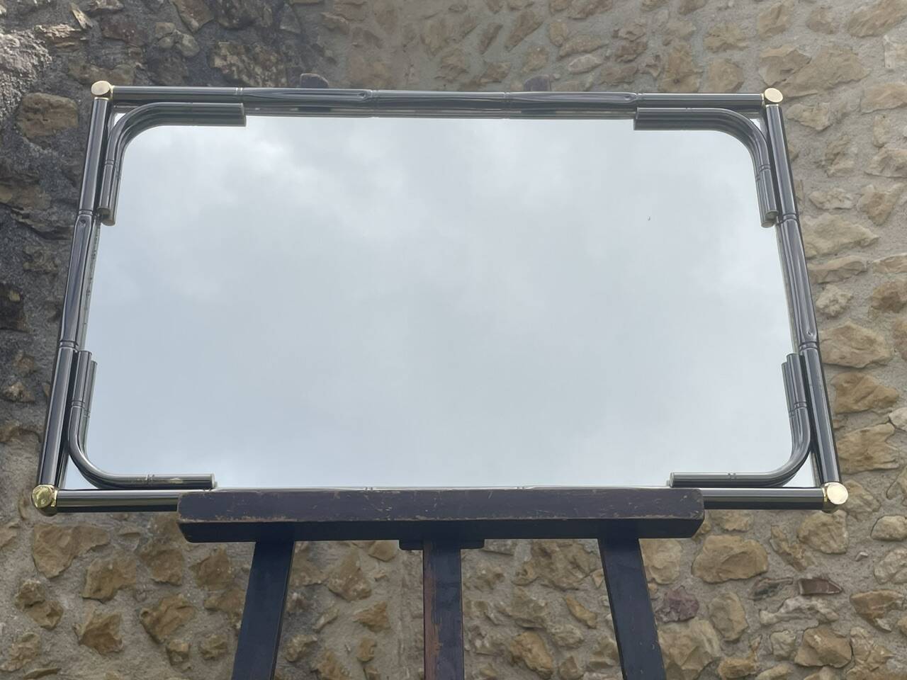 Vintage rectangular wall mirror in tubular metal and brass, 1970s/1980s.