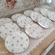 Lot de 12 assiettes à dessert en porcelaine Lourioux Foëcy France décor floral et doré
