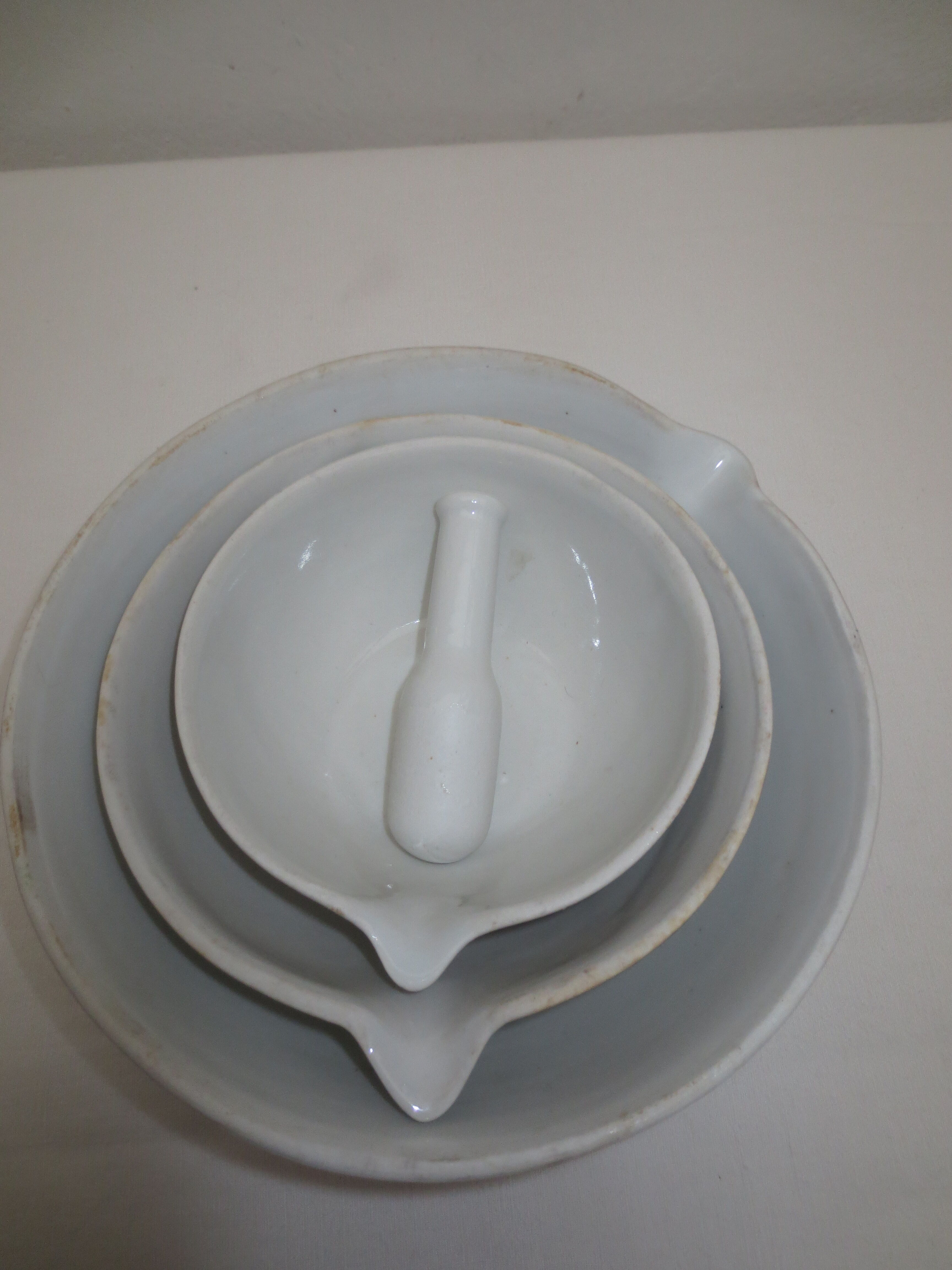 Suite of 3 avignon porcelain mortars with pestle