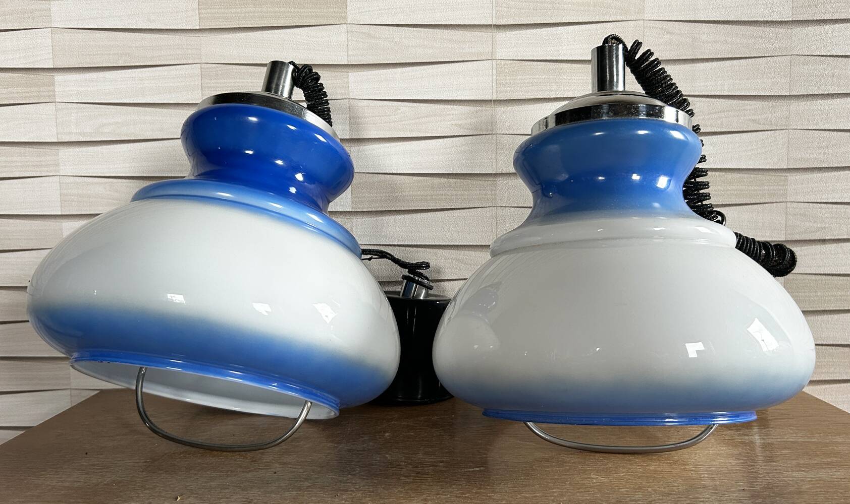 Opaline suspension goes up and down, vintage, 70s