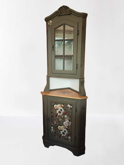 Corner cabinet