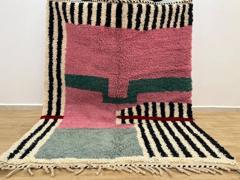 Traditional handwoven Berber rug, size 145 x 255 cm