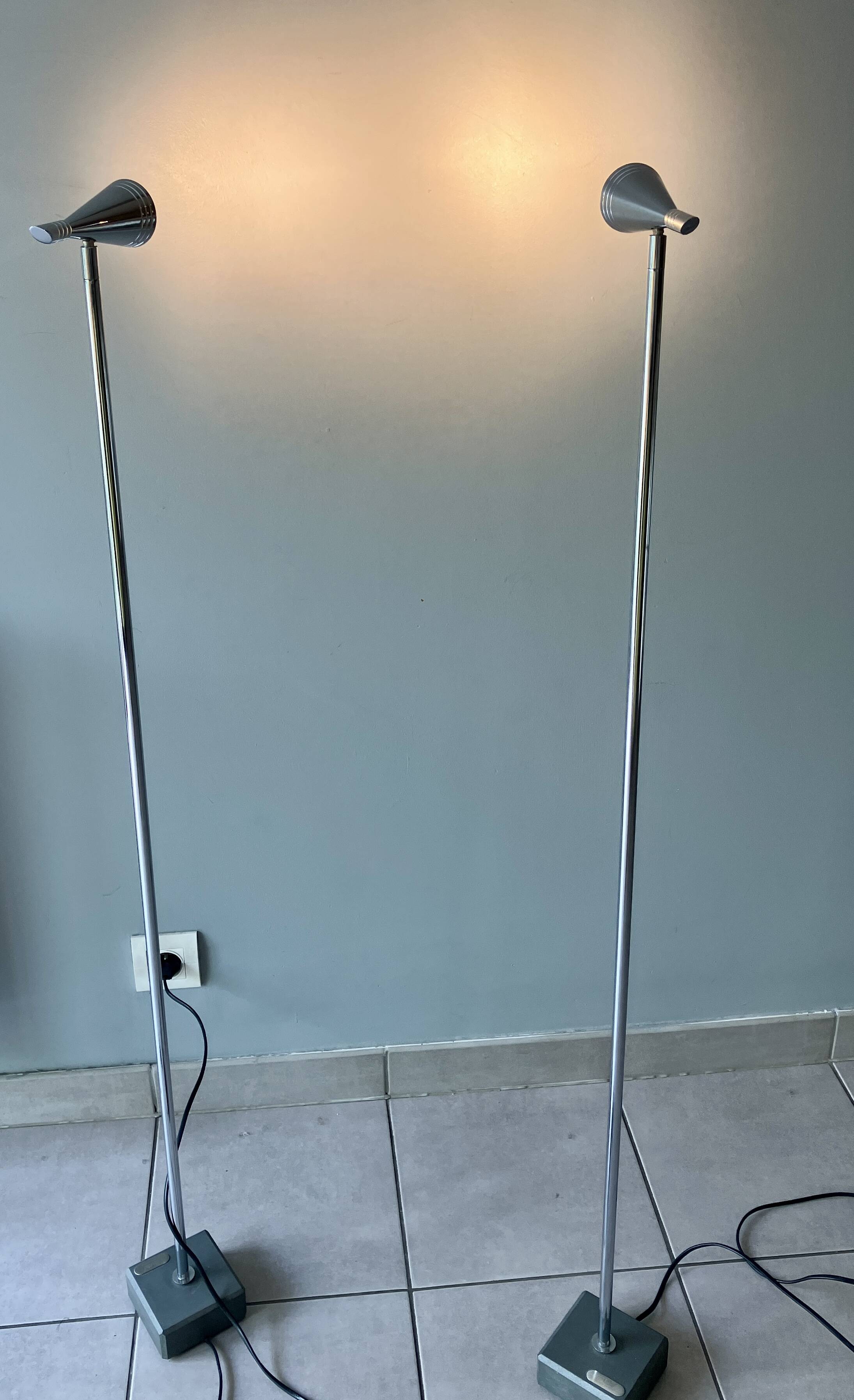 Paire de lampadaires Herstal acier chromé