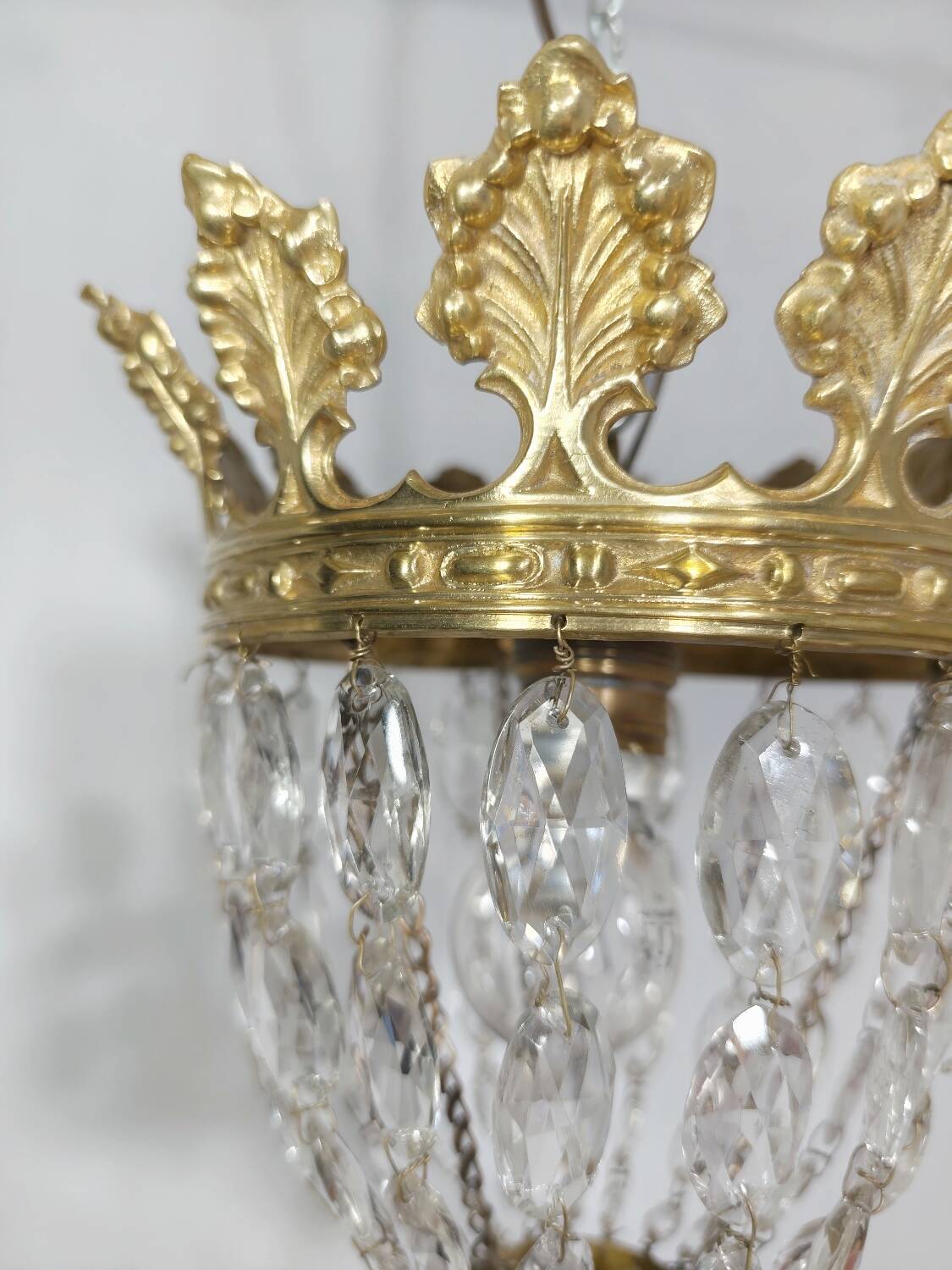 Lámpara de techo de cristales. España, 1950s.