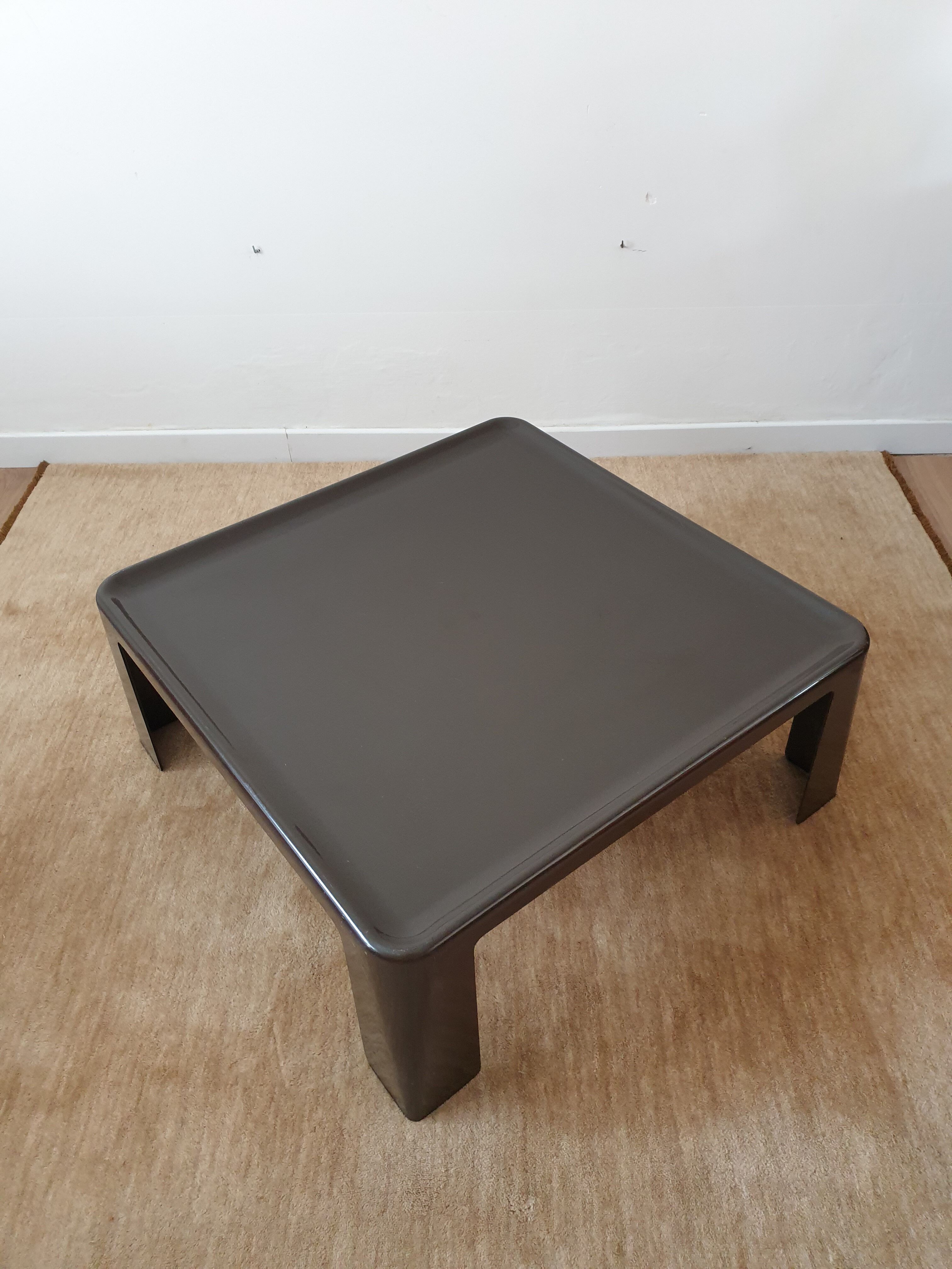 Coffee table Mario Bellini