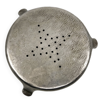 Round metal trivet • 1960s-70s