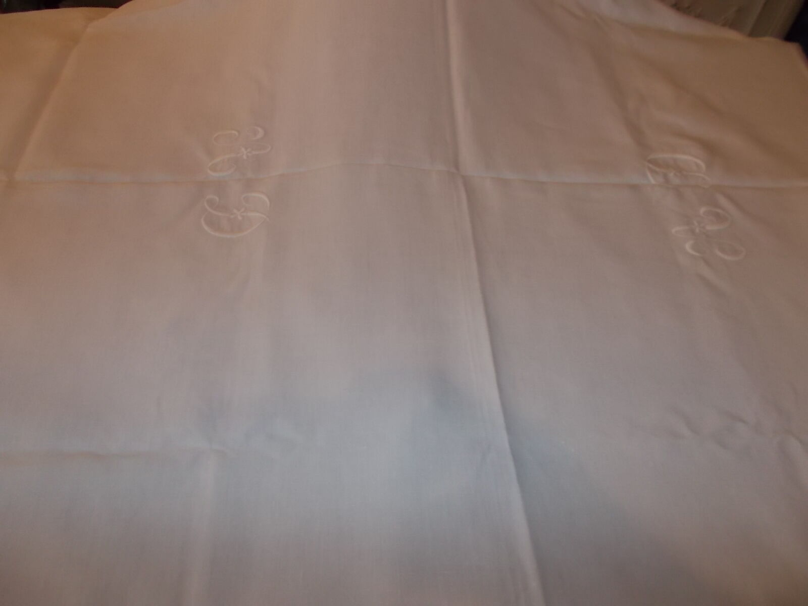 Tablecloth and 11 cotton/linen towels embroidered AD circa 1900