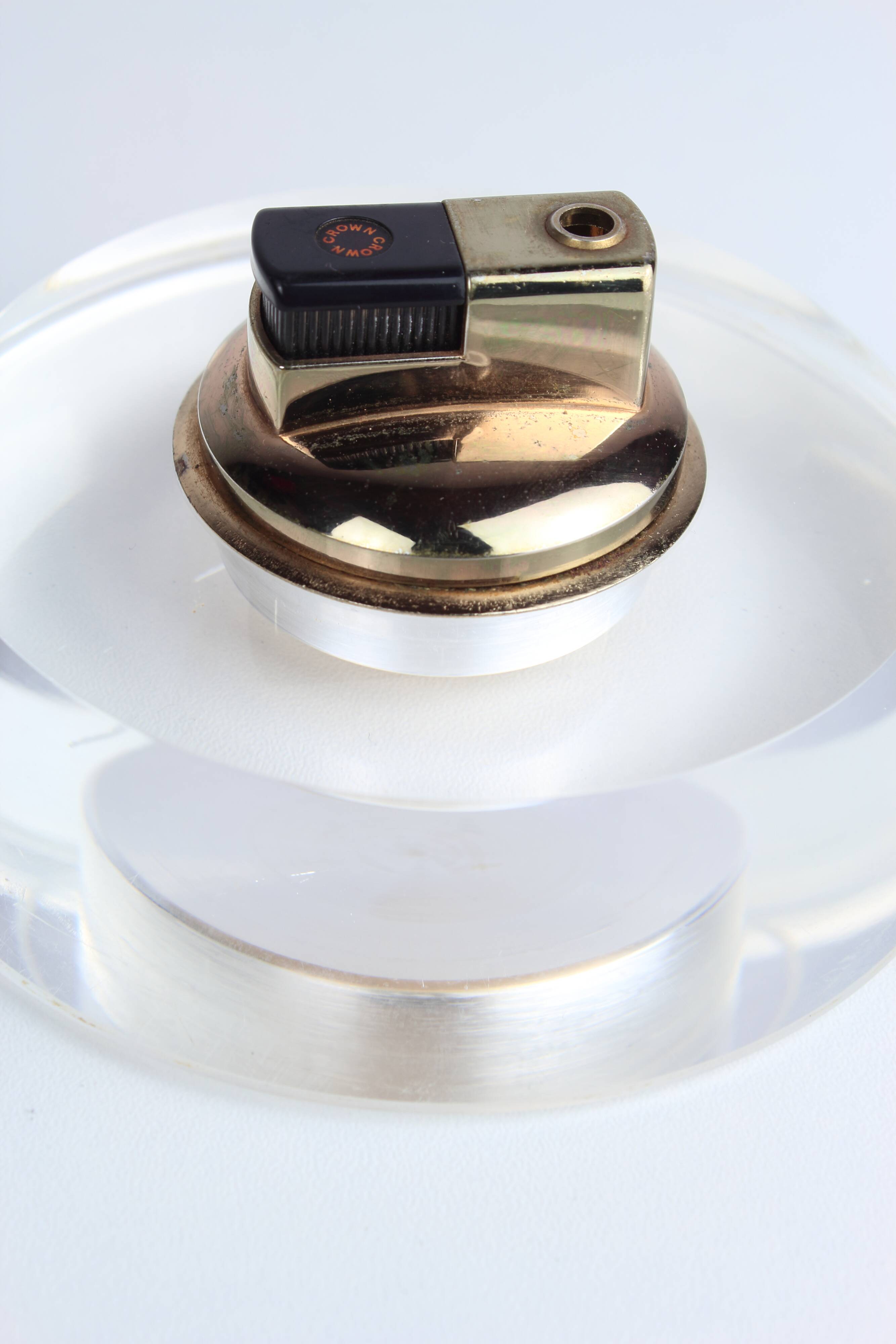 Table lighter in plexiglass and gold metal, Crespi style, 1970s.
