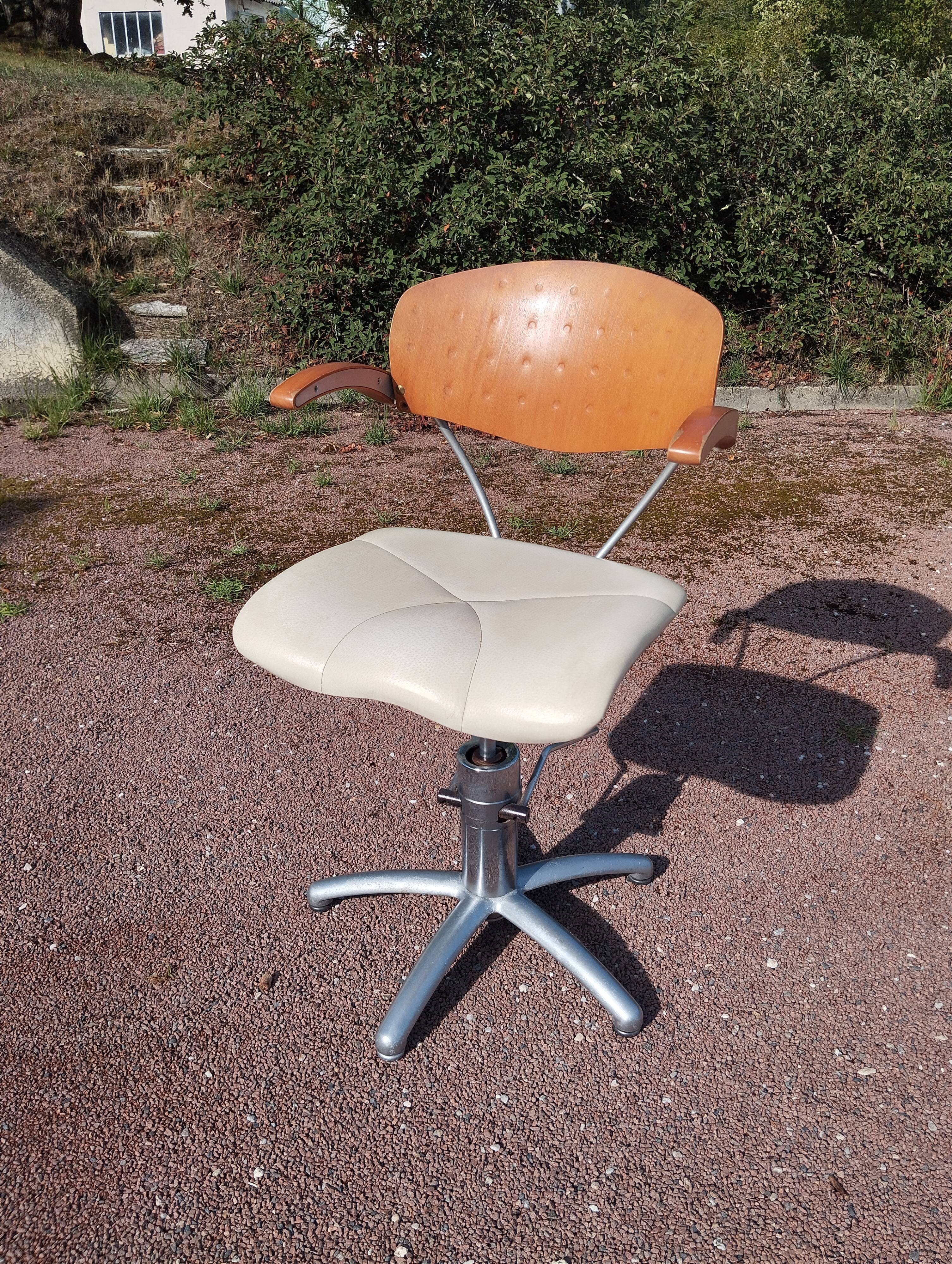 Hairdresser's chair