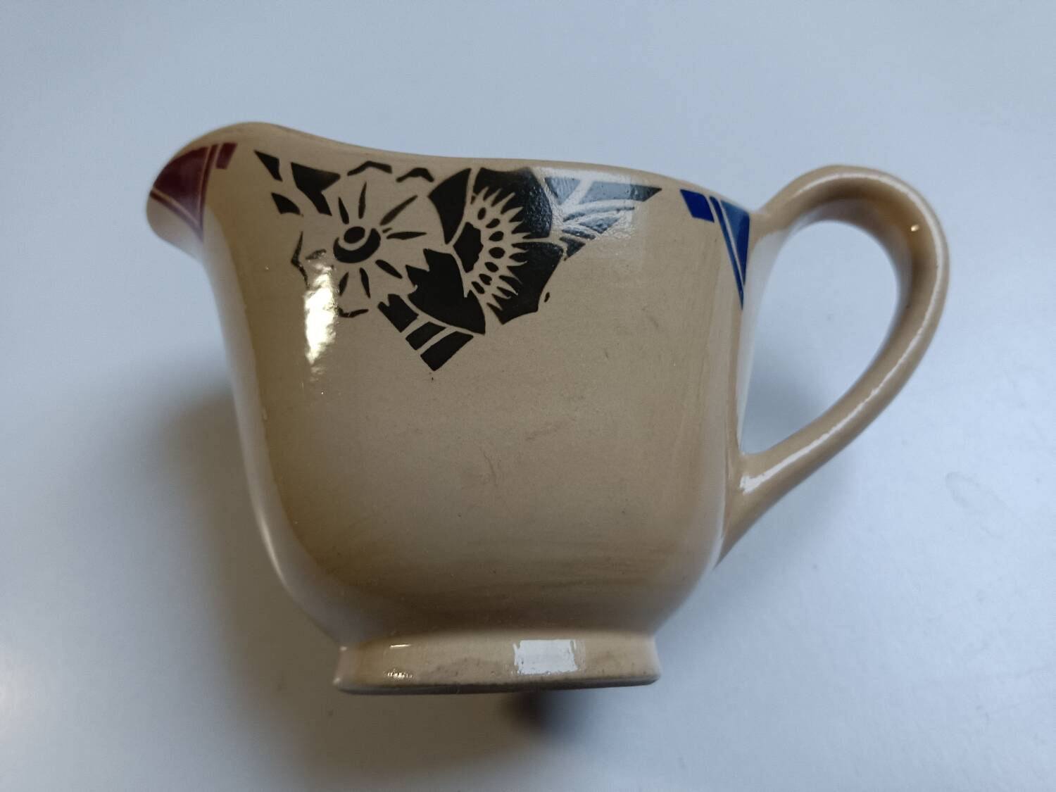 Badonviller art deco beige sauceboat with flowers