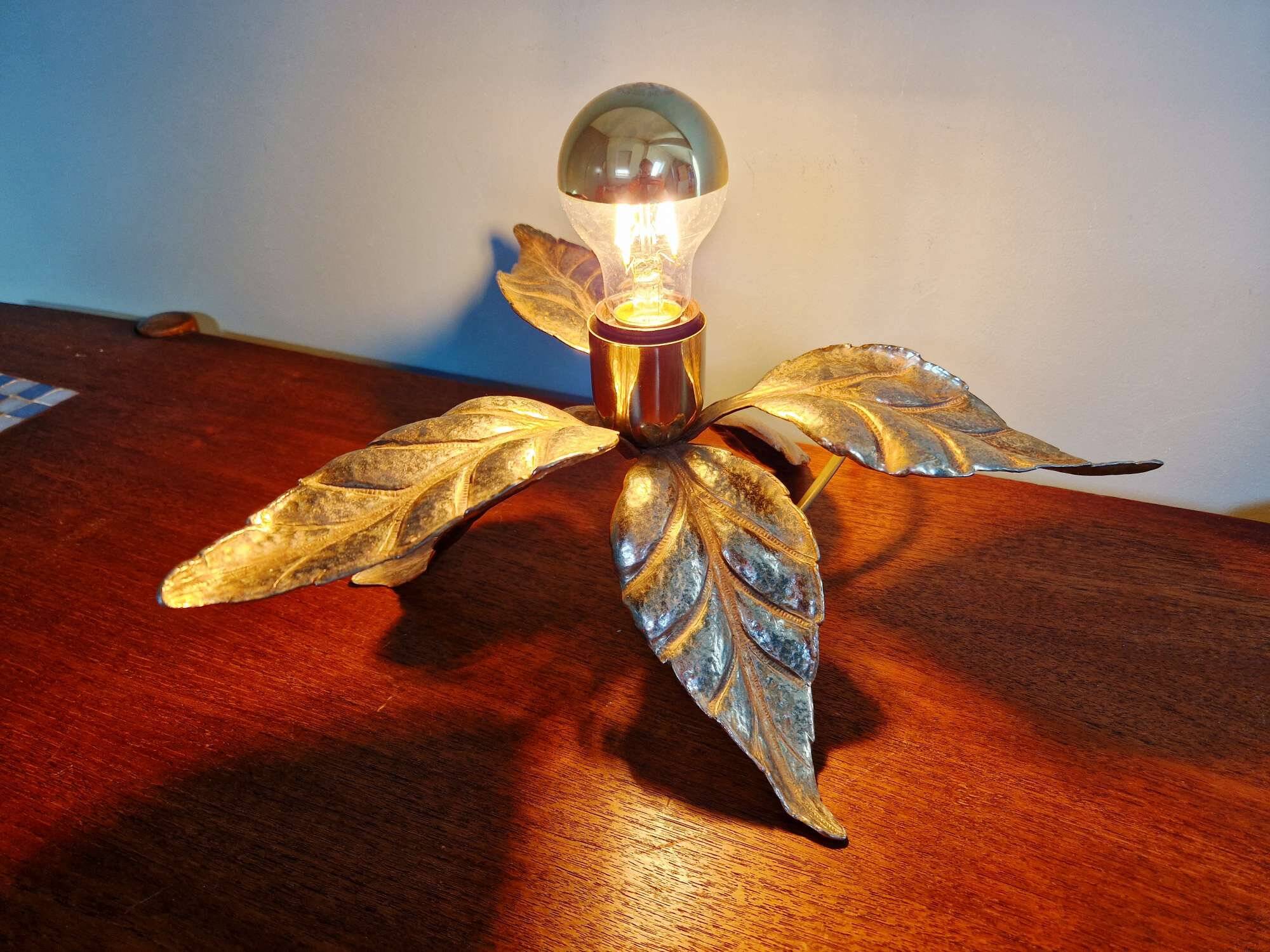 Floral table lamp in brass, design by Willy Daro, Massive, 1970.