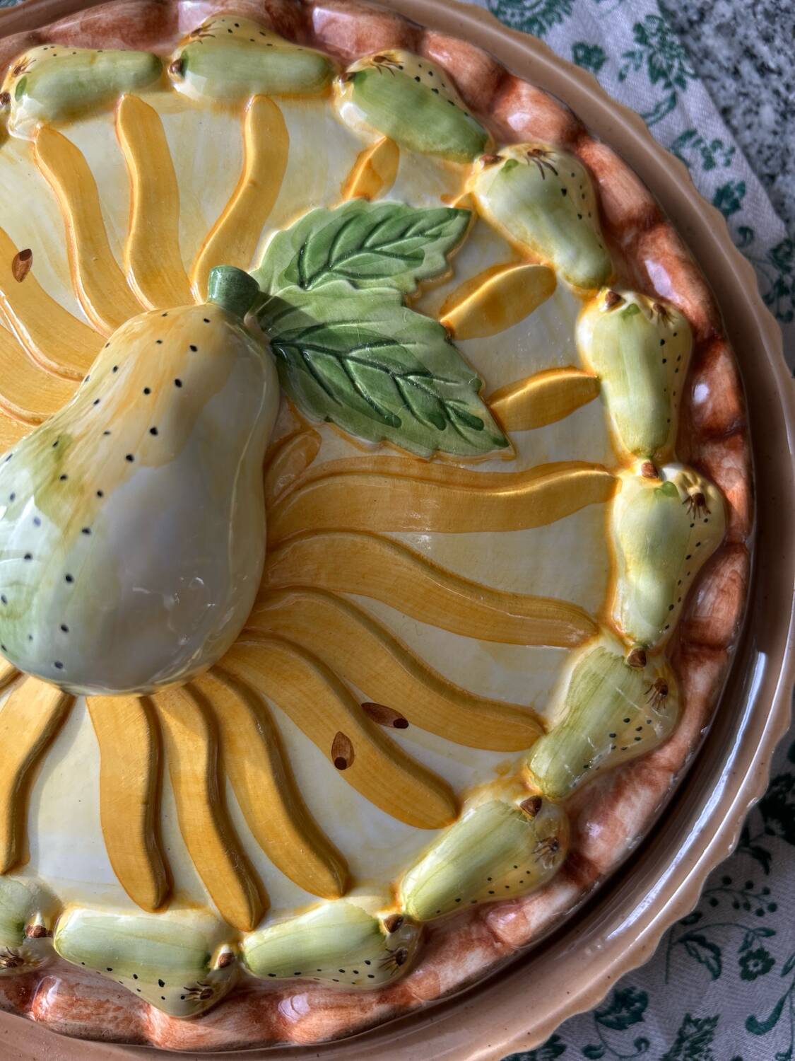 Pear slip tart dish