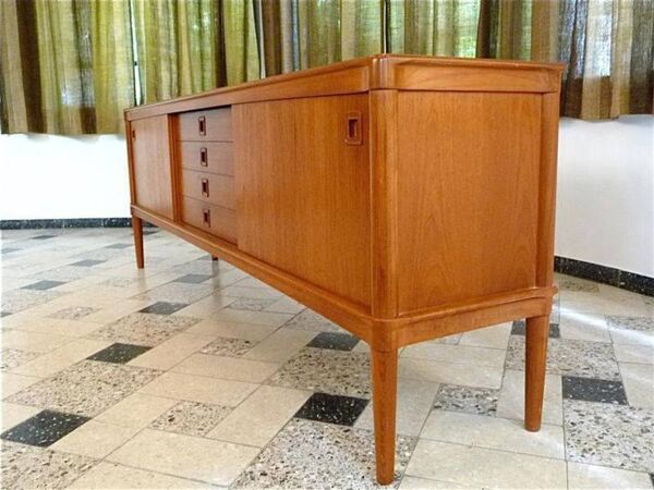 Buffet en teck danois moderne du milieu du siècle par Henry W. Klein pour Bramin années 1960.