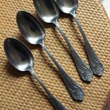 Un lot couverts métal fleuris cuillères à soupe + fourchette