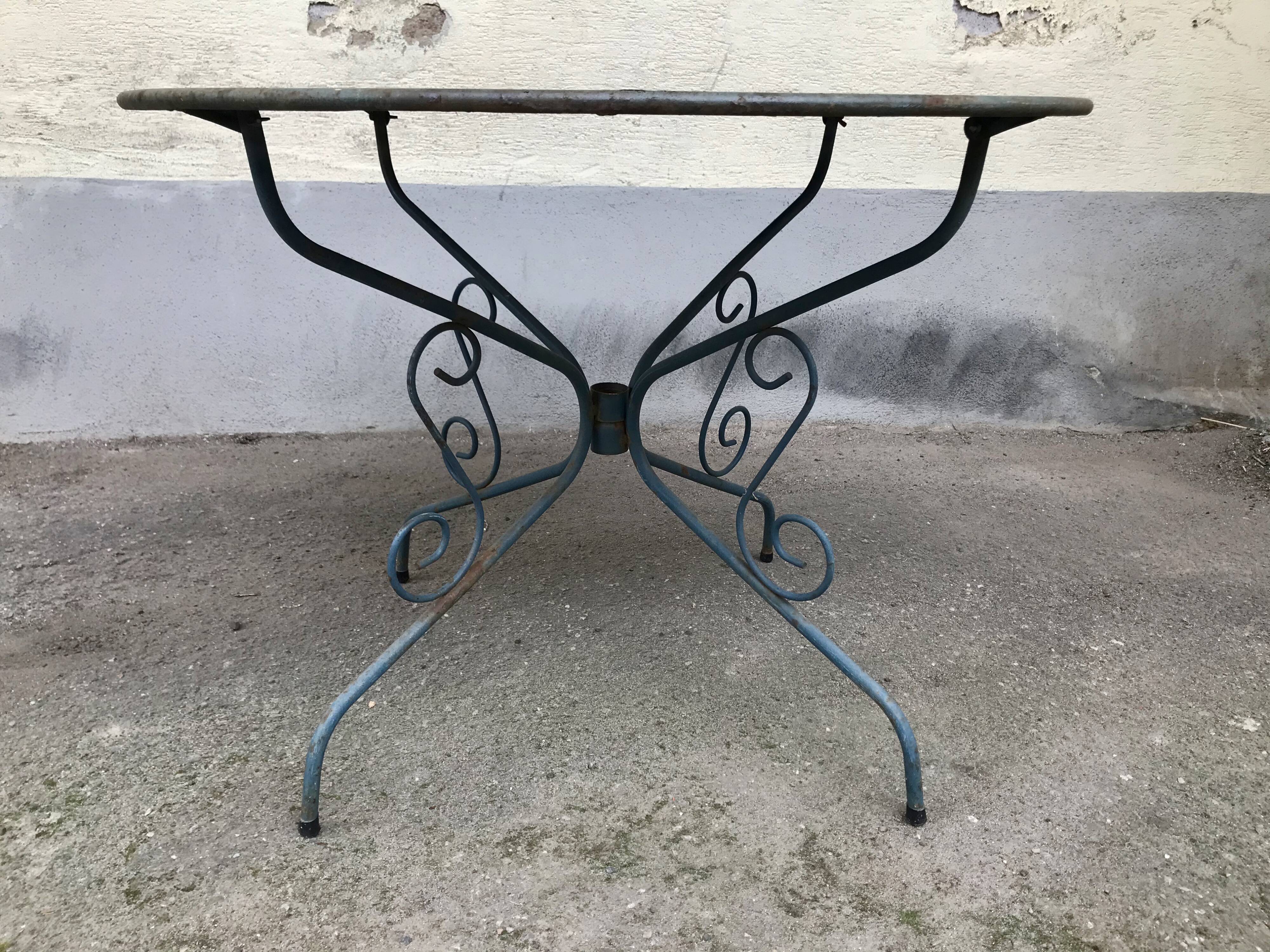 1 Table and 2 wrought iron garden chairs 1950 vintage