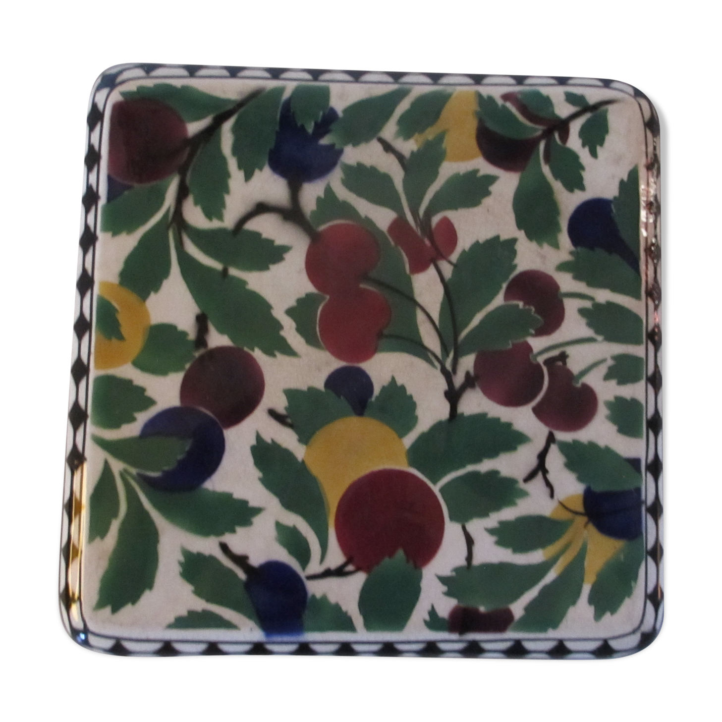 Under the earthenware dish of the Villeroy and Boch factory