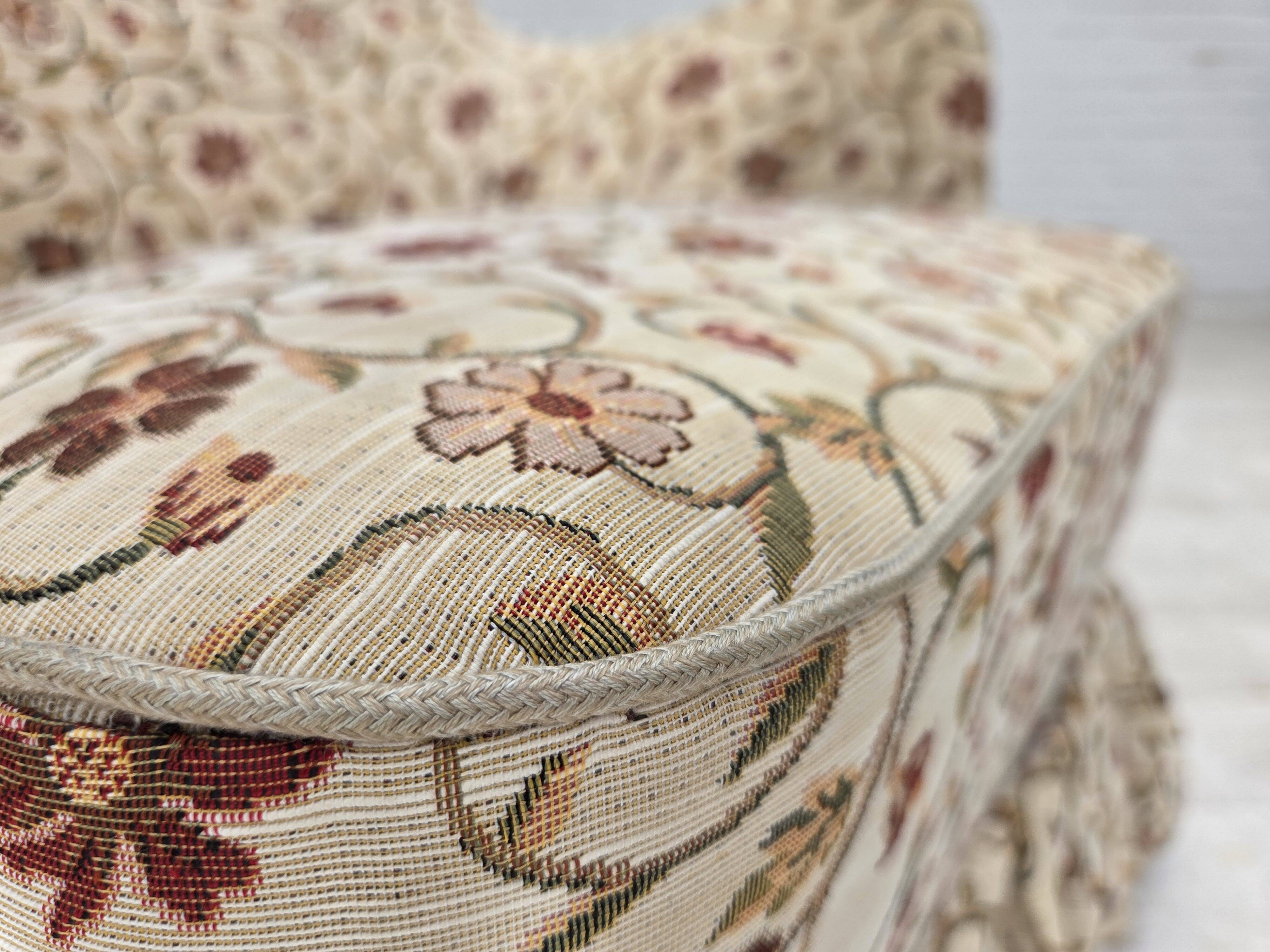 Fauteuil danois des années 1970, tissu jacquard, pieds en bois d'orme.