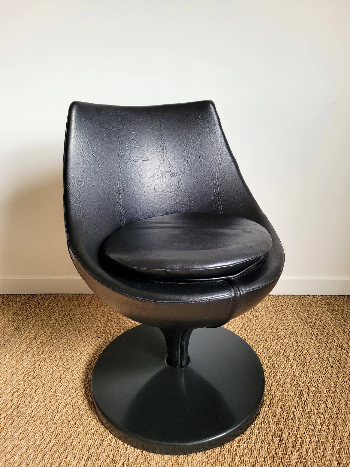 Vintage designer armchair "Polaris" by Pierre Guariche for Meurop 1960