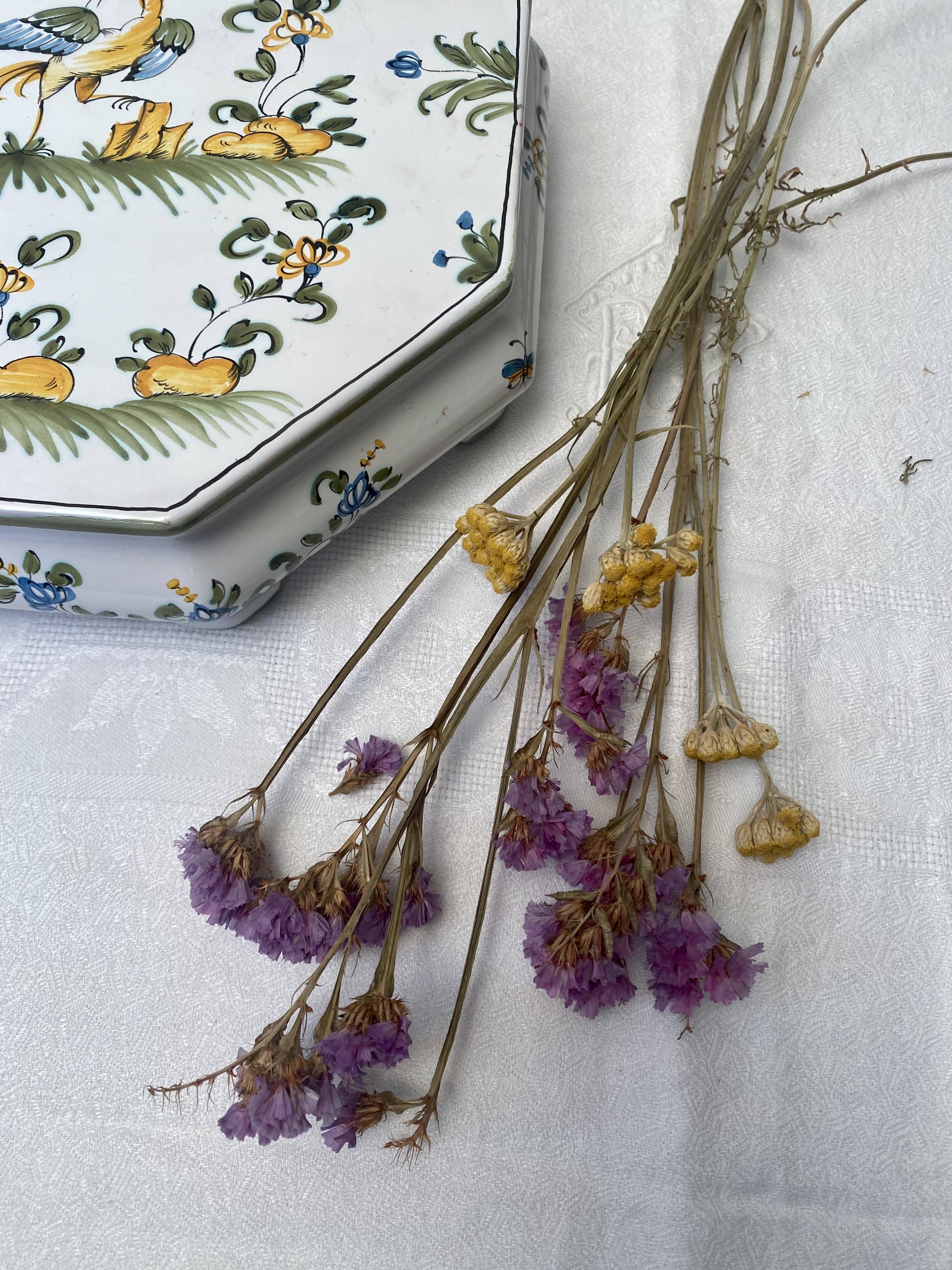 Piedestal earthenware coaster Lallier Moustiers