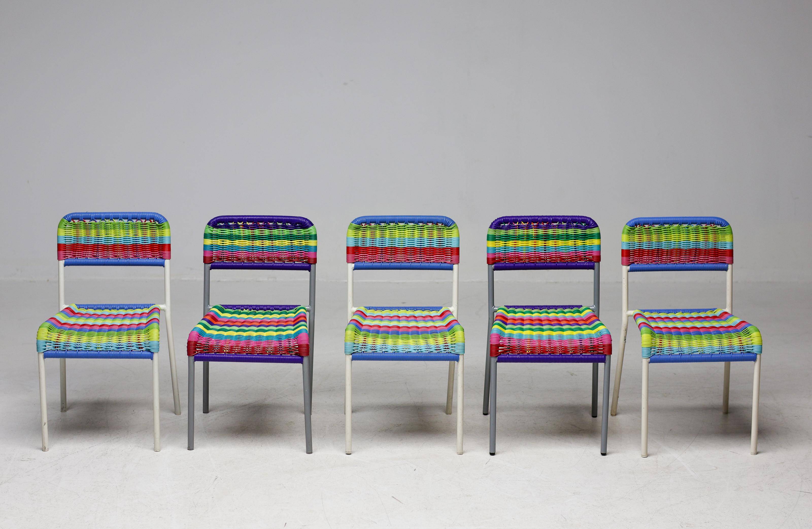 Ensemble de cinq chaises pour enfants IKEA Färgglad