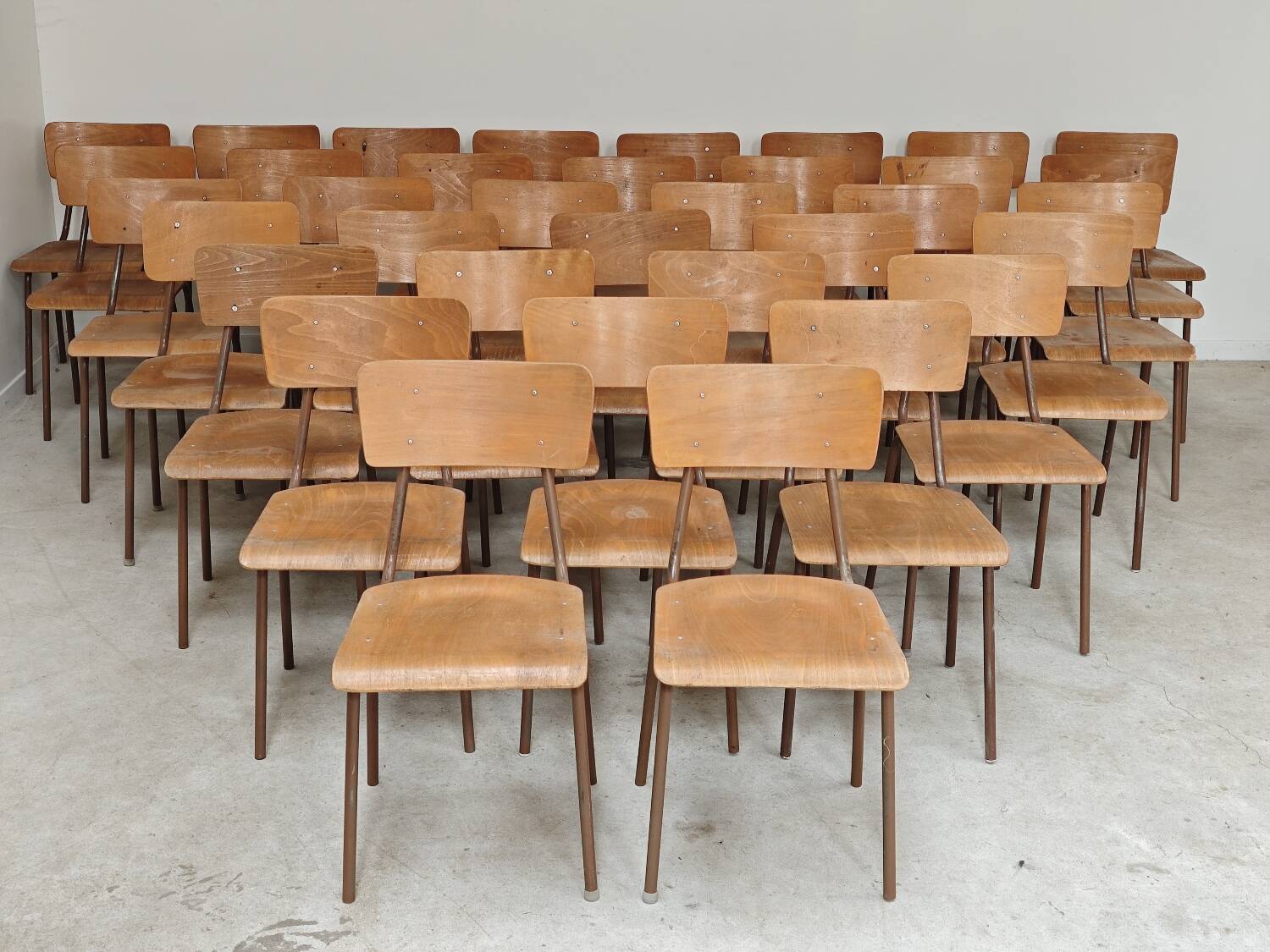 Lot de 35 chaises d'école tchèque Kovona style bistrot des