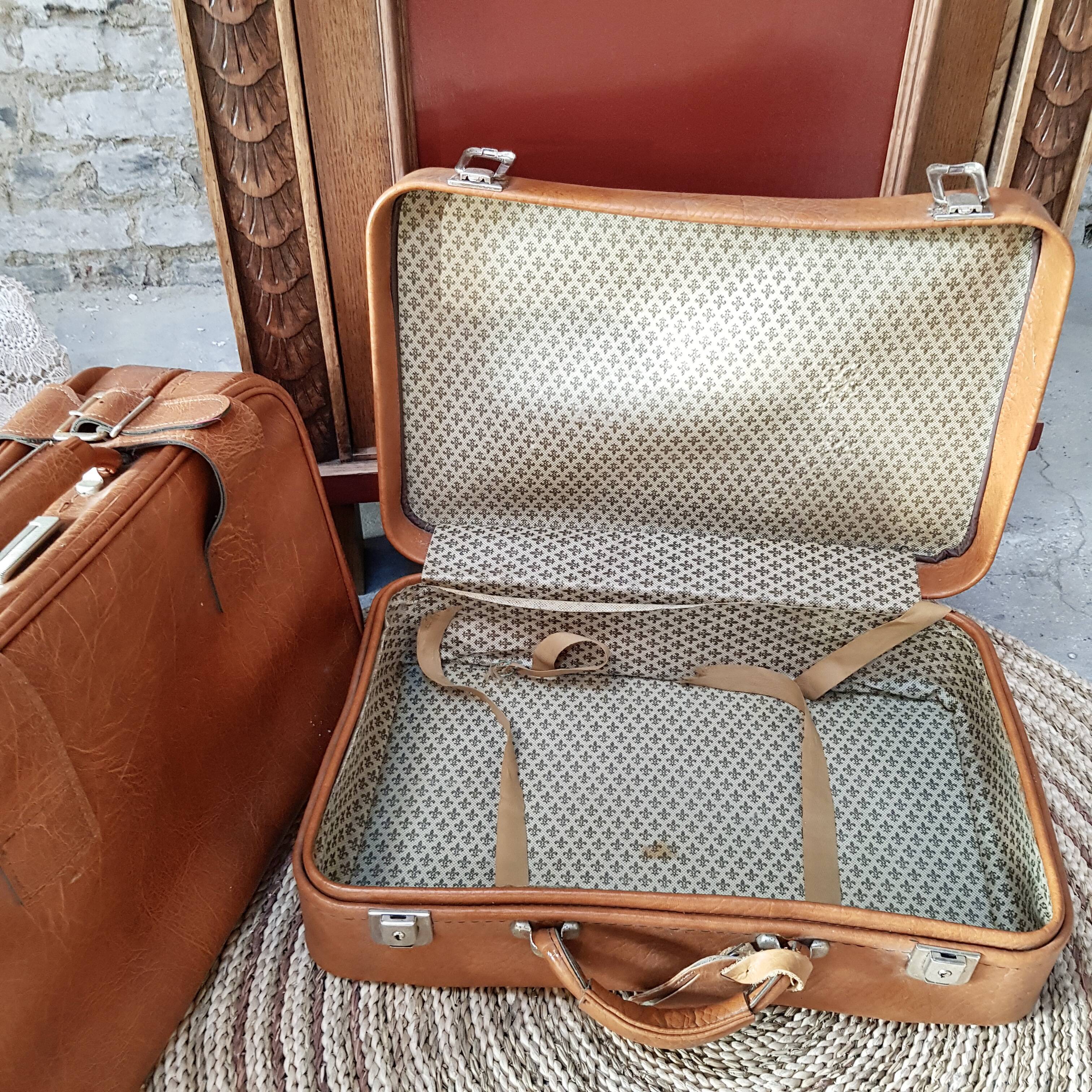 Vintage suitcase set
