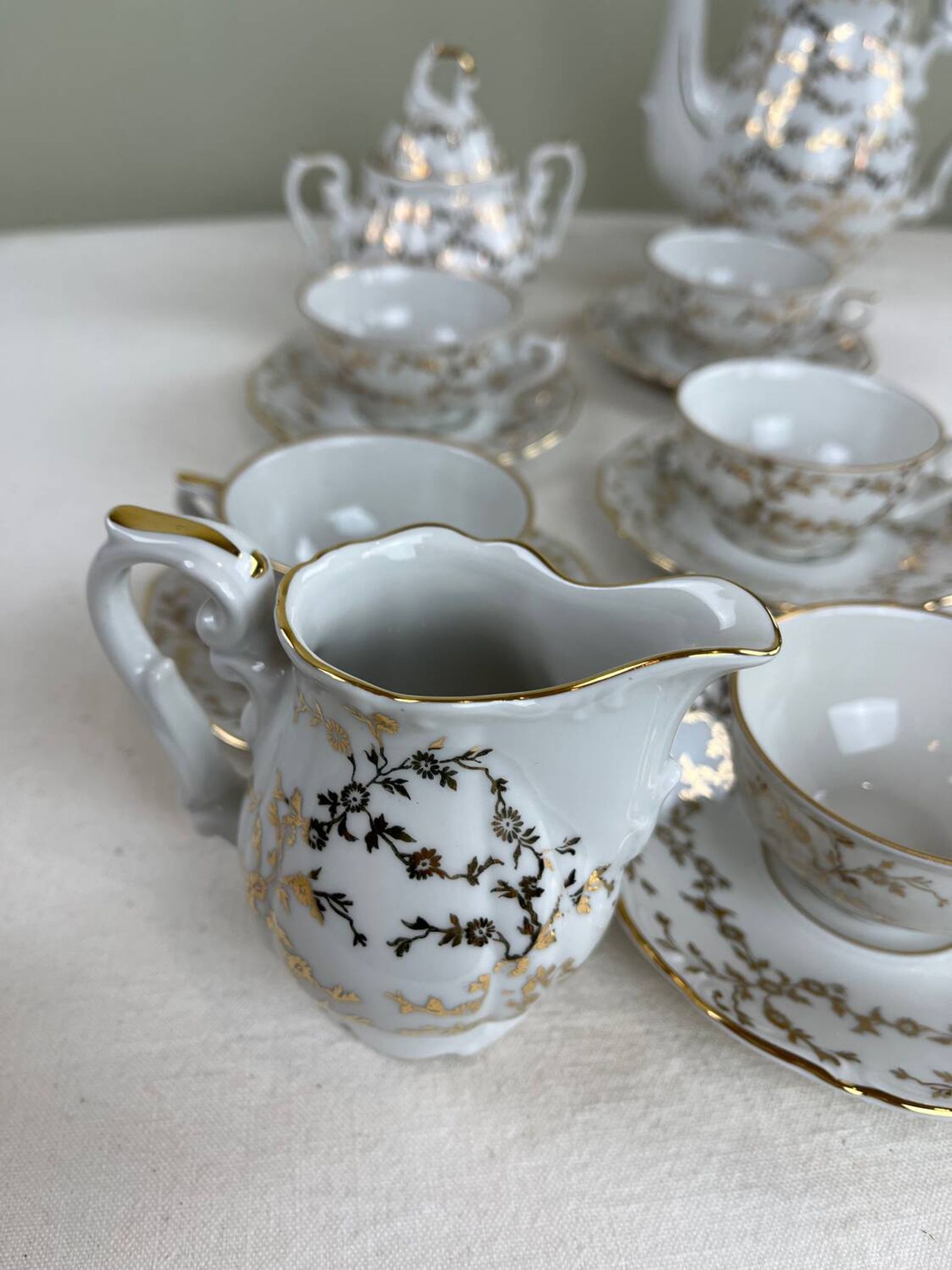 Antique coffee service in fine gilded porcelain – for 6 people – Vintage