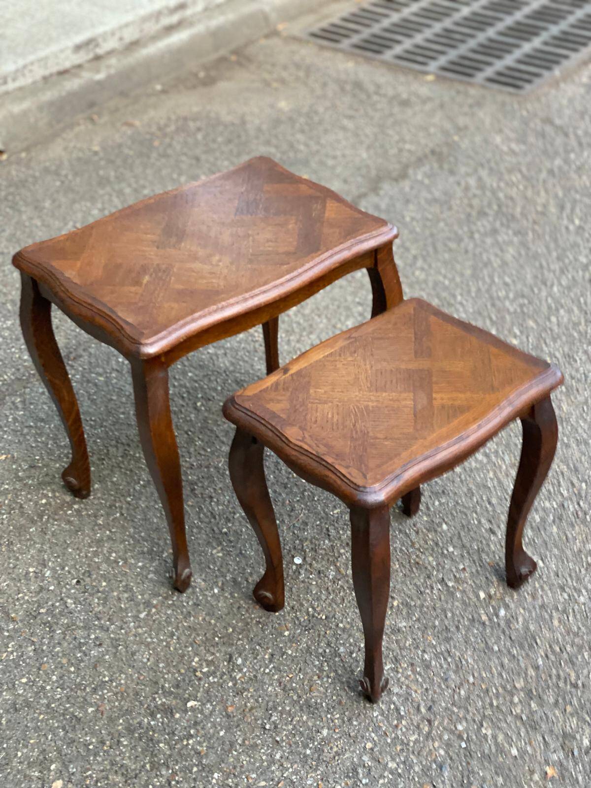 2 tables gigognes Louis XV en chêne massif et marqueterie 1960