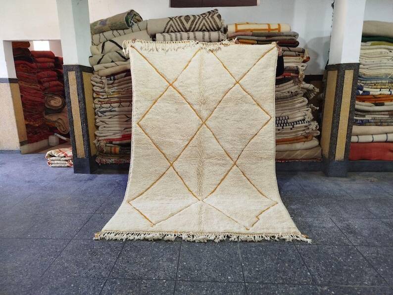 Handmade wool rug, size 150 x 250 cm