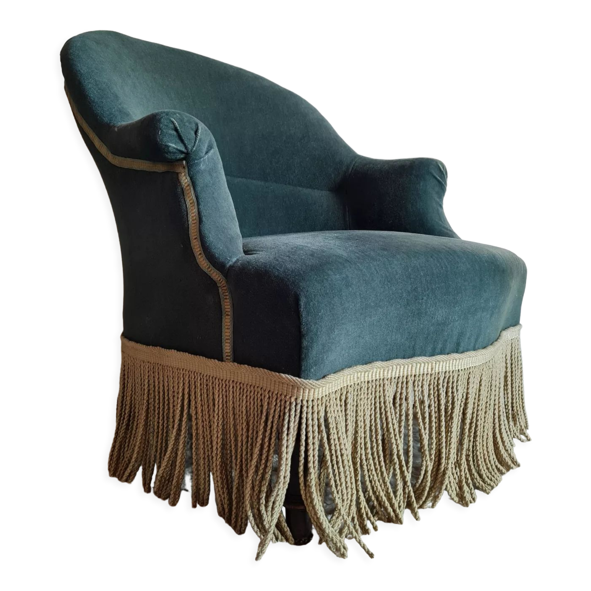 Green velvet toad armchair with fringes